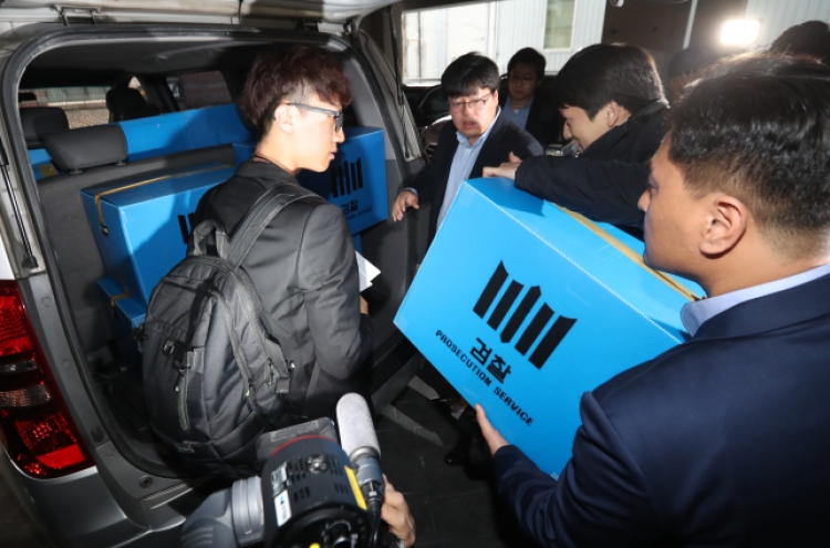 Prosecutors raid Choi‘s home, offices