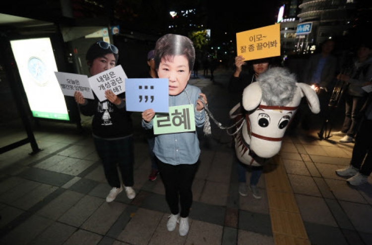 Expats react to Choi Soon-sil scandal