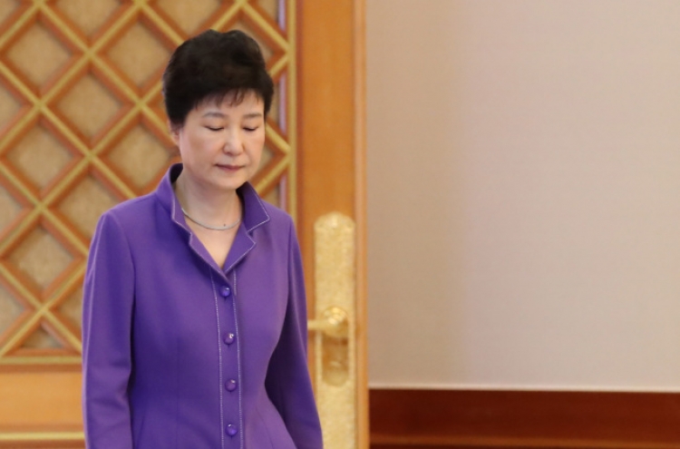 Park calls for sweeping reshuffle of presidential staff