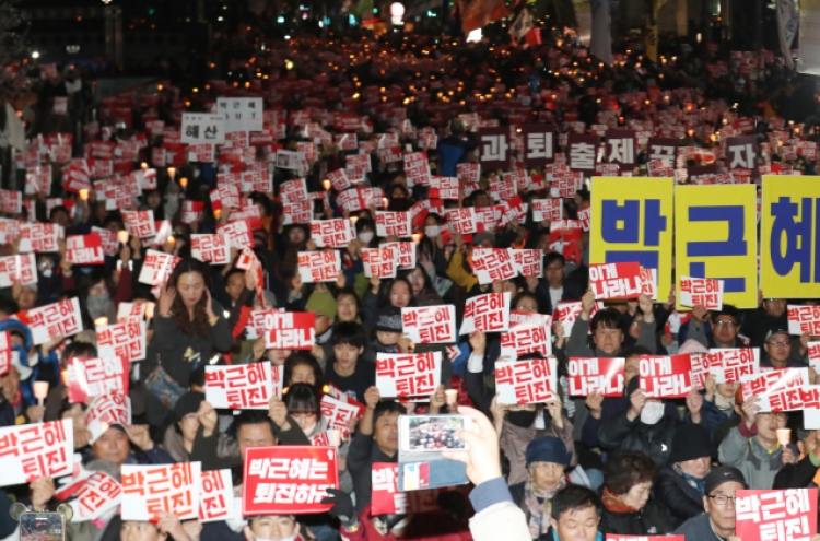 [From the scene] Angry protesters demand Park step down