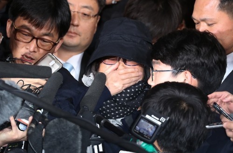 Prosecutors raid banks related to Choi Soon-sil