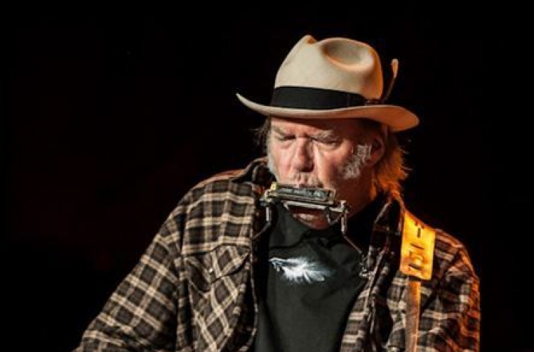 Neil Young relents on streaming