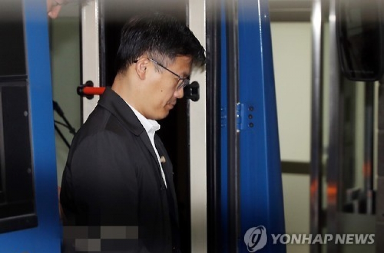 Prosecutors find phone recording of Park's friend, ex-presidential aide