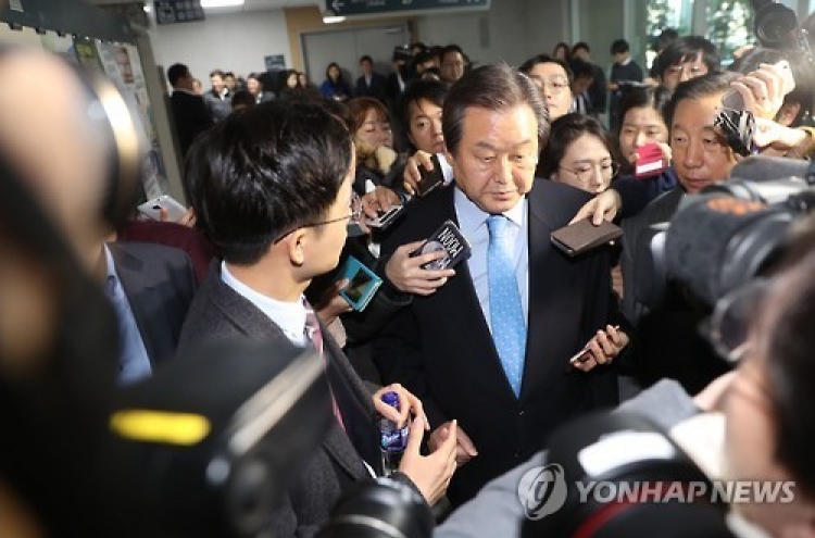 Ex-Saenuri head calls for Park's impeachment