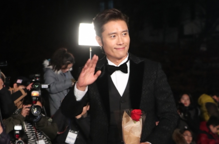 Lee Byung-hun wins best actor at Blue Dragon Film Awards