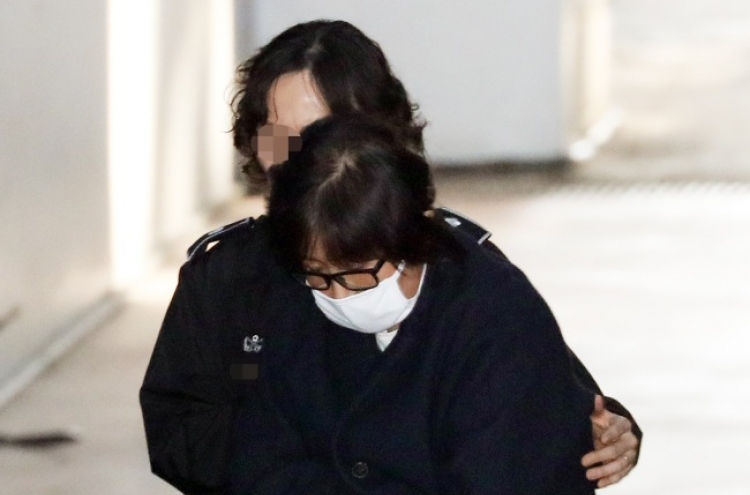 Choi Soon-sil refuses to testify before lawmakers