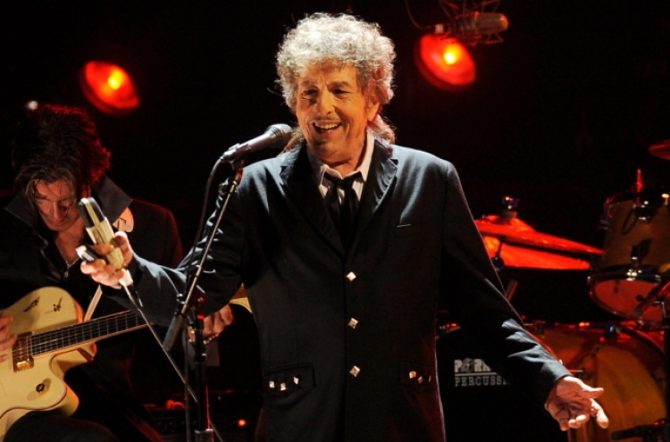 Dylan expresses awe over Nobel Prize, alludes to Shakespeare