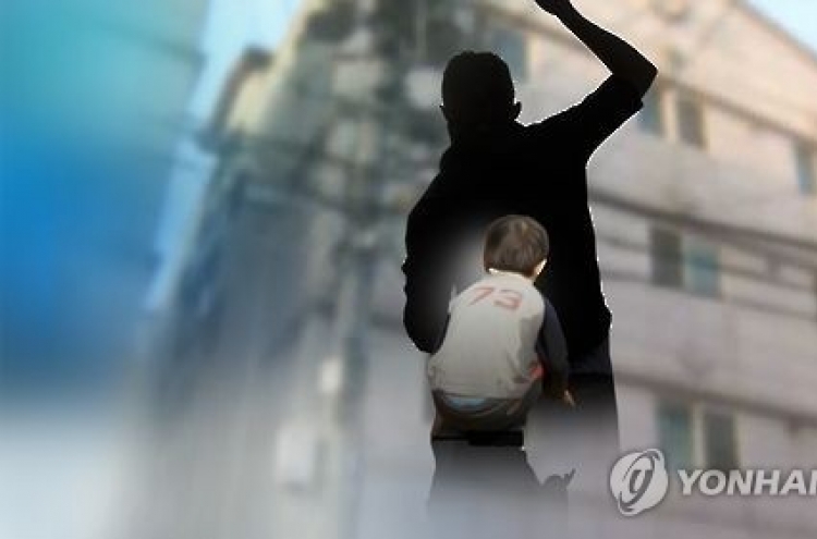 세살배기 벽·장롱에 집어 던져 살해한 30대 무기징역 구형