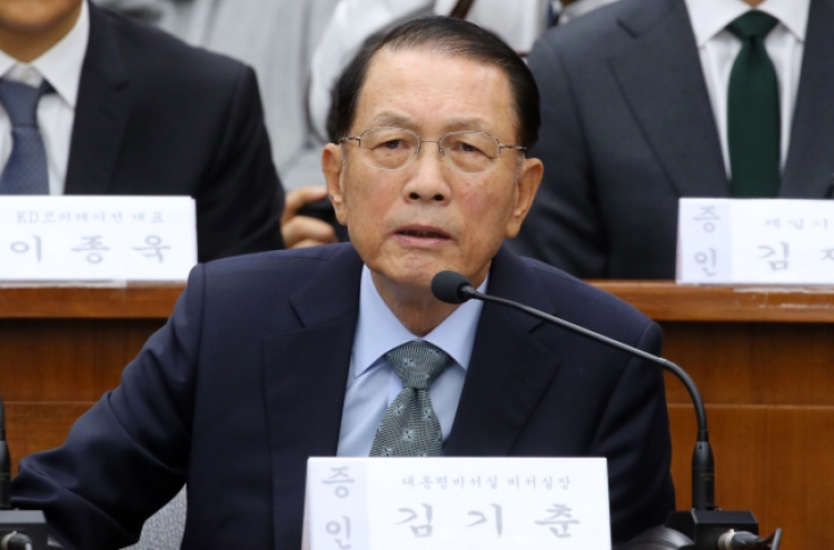 Ex-Park aides barred from leaving country