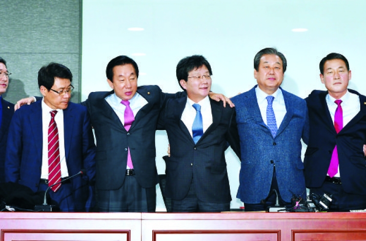 35 Lawmakers to quit Saenuri Party