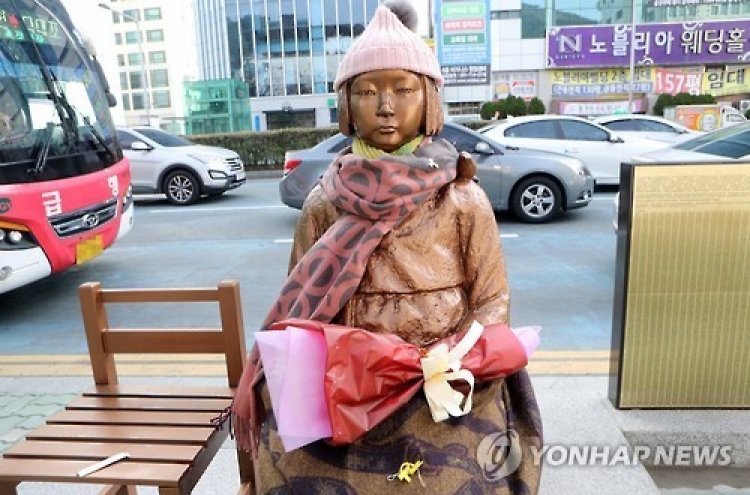 Abe urges S. Korea to remove ‘comfort woman’ statue