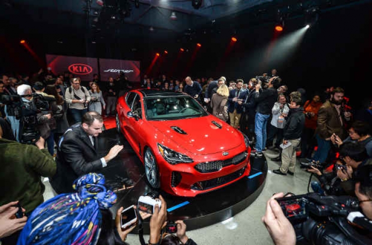 Detroit show highlights mid-sized sedans, SUVs