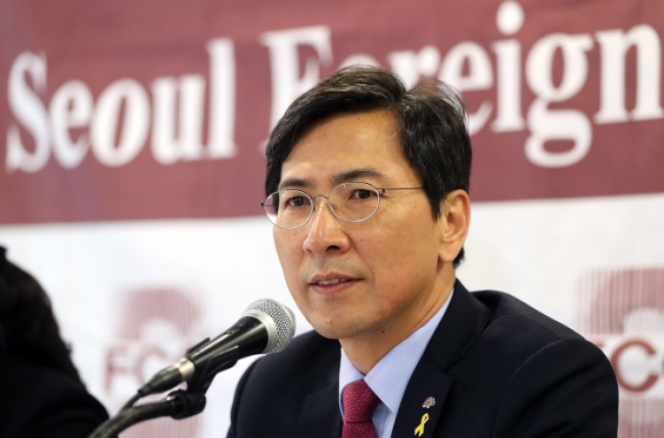 Liberal presidential hopeful says Korea should reduce defense dependence on US