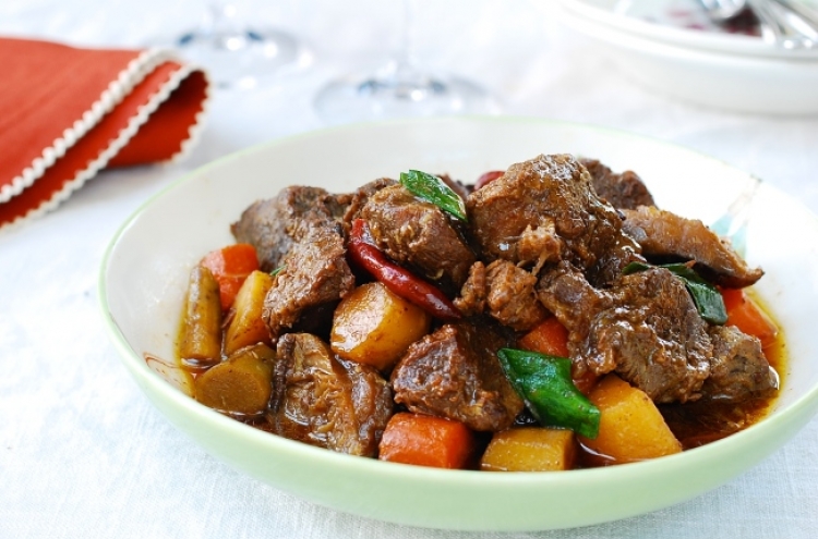 [Home Cooking] Sataejjim (slow cooker braised beef shank)