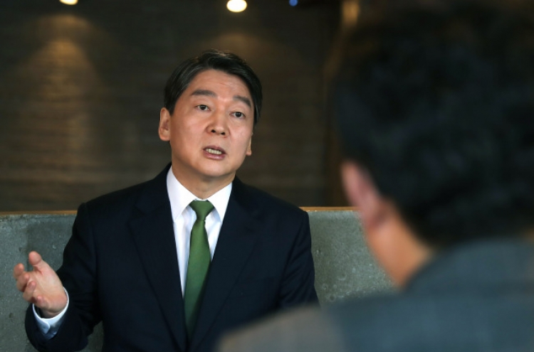 Ahn still eyes rebound in approval rating