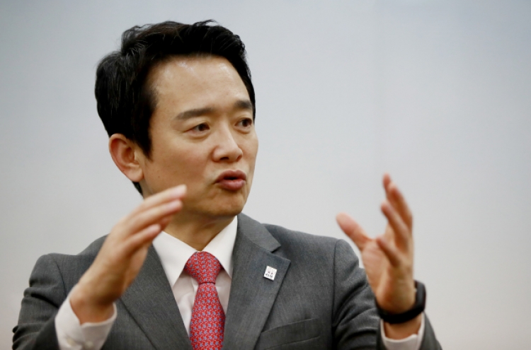 Gyeonggi Gov. defines Moon as another Park