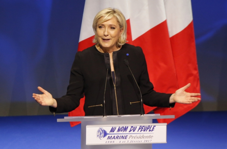 Le Pen rallies supporters for French presidential launch