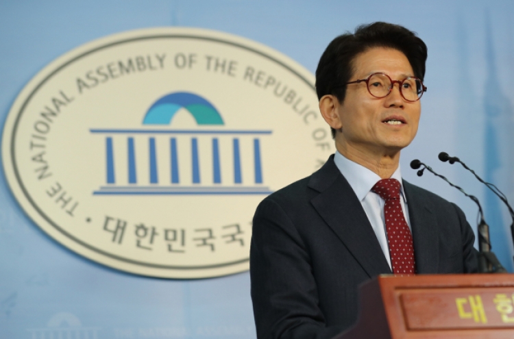 Former Gyeonggi Gov. courts conservative voters with call to reject Park impeachment