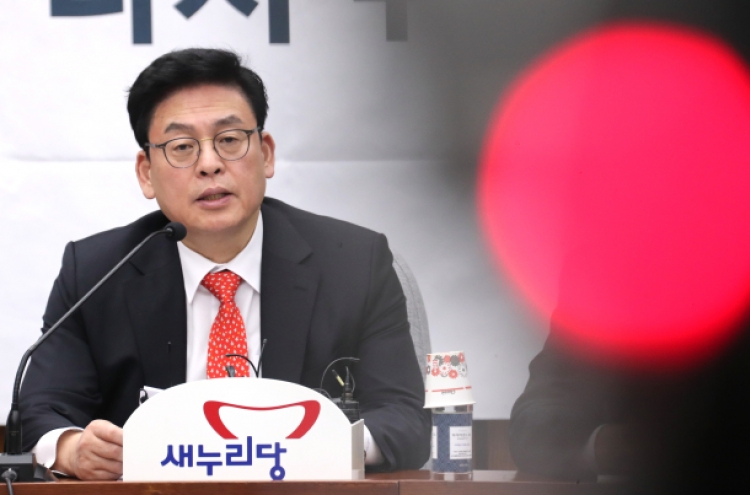 Saenuri pressures Park to leave party