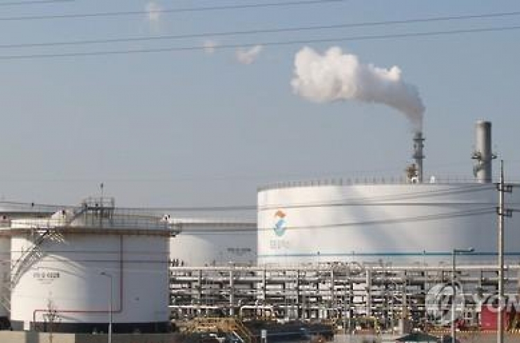 Oil refiners rack up record earnings in 2016