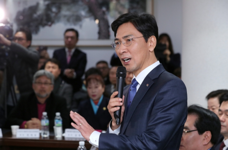 South Chungcheong Gov. An narrows gap with front-runner Moon: survey