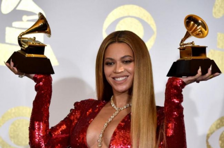 Riding high, Beyonce fails to break Grammy curse