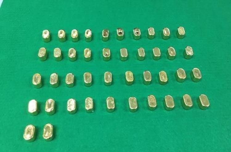 9 arrested for smuggling gold