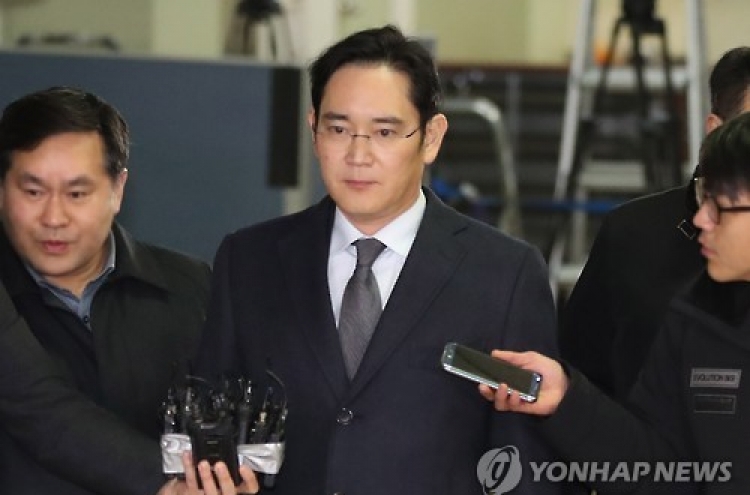 New charges, Park aide’s diaries key to Lee’s arrest