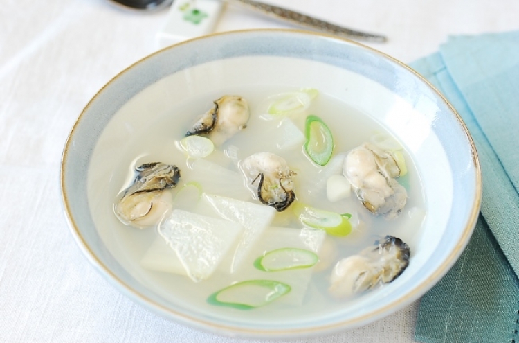 [Home Cooking] Gulguk (Oyster soup)