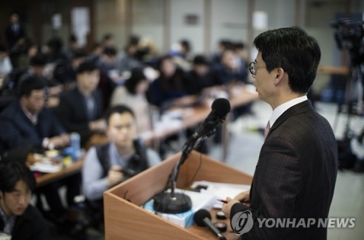 Special prosecutors to arrest presidential aide over scandal