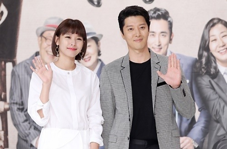 Actor Lee Dong-gun dating fellow drama star Cho Youn-hee