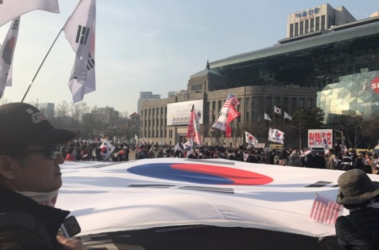 [Photo News] Park supporters march in protest against ruling