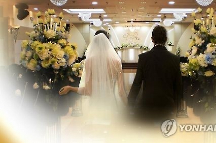 Third of chaebol offspring marry children of similar backgrounds for biz reasons