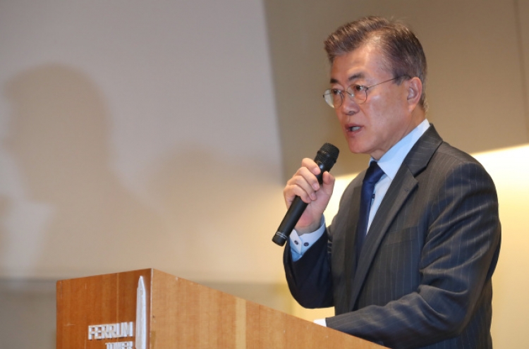 Presidential front-runner Moon vows to improve poverty subsidy