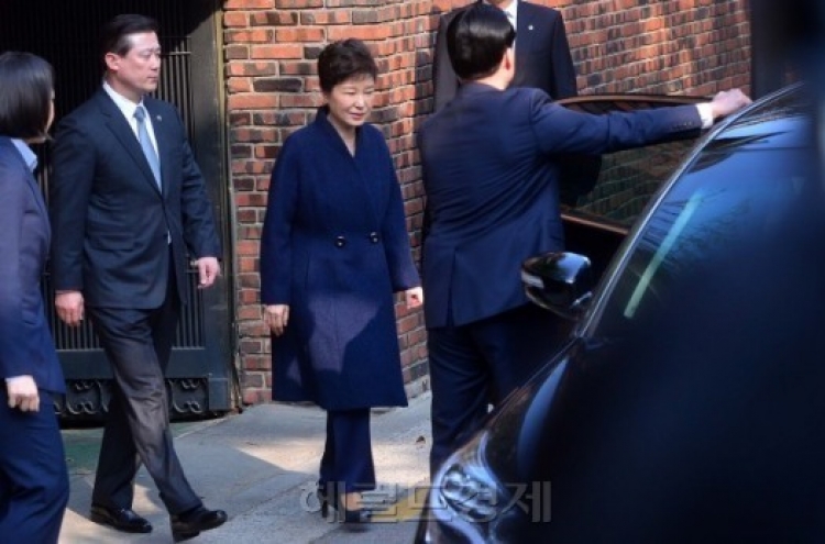 얼빠진 朴경호원, 화장실서 실탄 권총 분실…“주민이 발견”