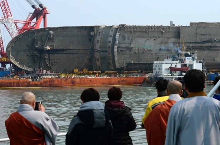 Parliament names special inspectors to find cause of Sewol sinking