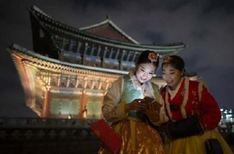 Korean palaces to open night tour programs starting next month