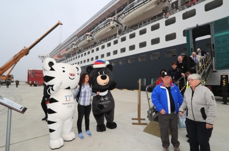 Cruise ships' short transit time hurting sightseeing: survey