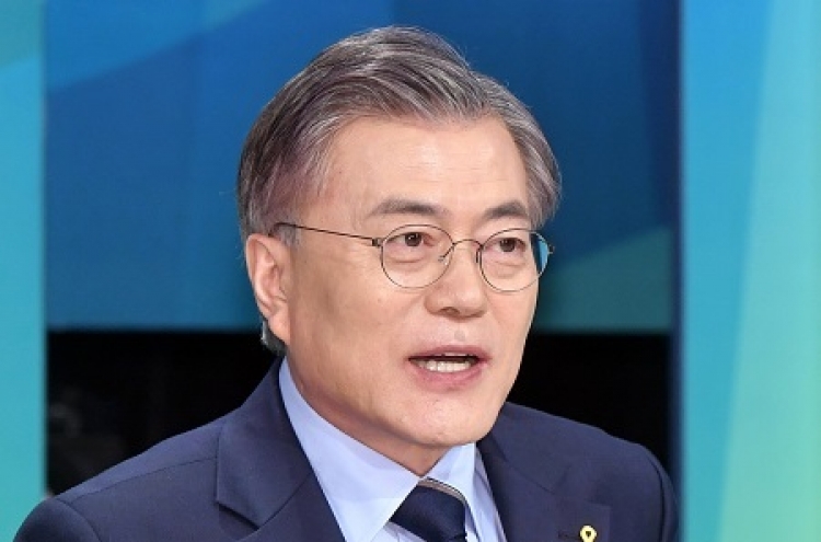 Moon maintains lead, Ahn rises to No. 2 in presidential poll