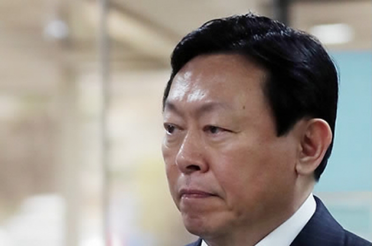 Prosecutors to question Lotte chairman over corruption scandal this week