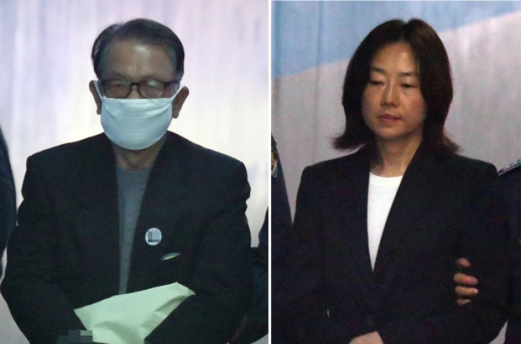 Trial on Park's former aides begins over artist blacklist