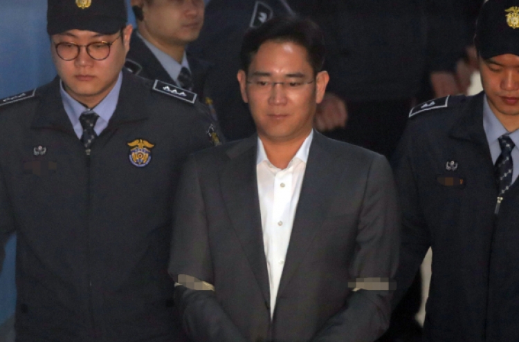 Trial of Samsung heir apparent begins