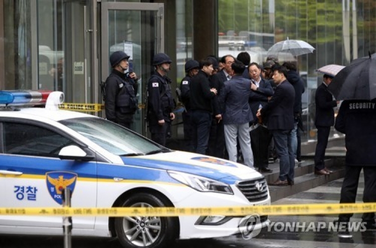 Samsung building bomb scare