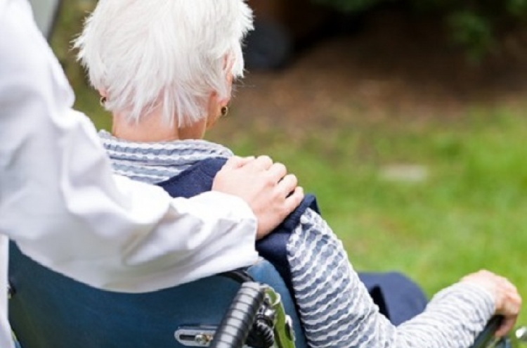 ‘1 in 4 elderly unaware of early signs of dementia’