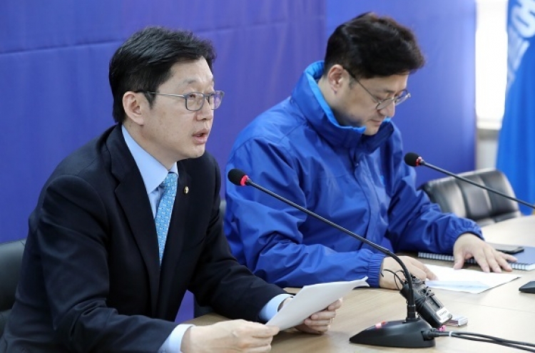 Moon's campaign unveils memos to counter claims he kowtowed to North