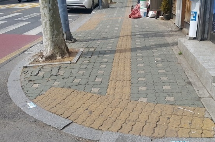 Paving for visually impaired disappearing