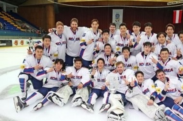 Nat'l men's hockey team makes triumphant return home with world championship berth