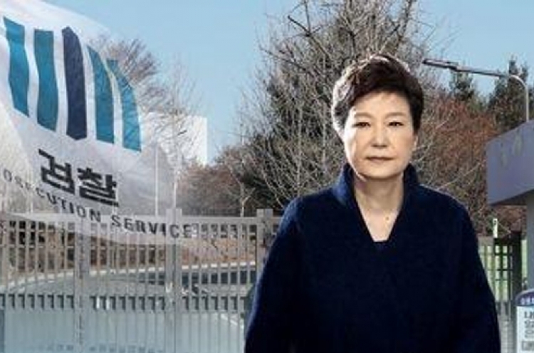 Park's lawyer denies all corruption charges at first hearing