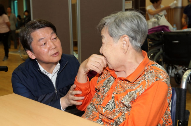 Ahn pledges more basic pension for senior citizens