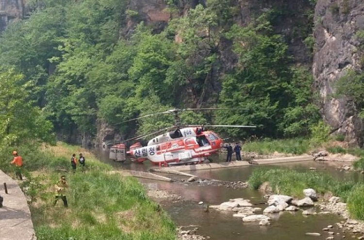 One crew member dead after chopper makes emergency landing